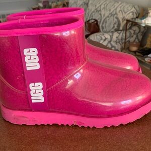 Are you a Barbie Girl ? Pink sz 6 Uggs